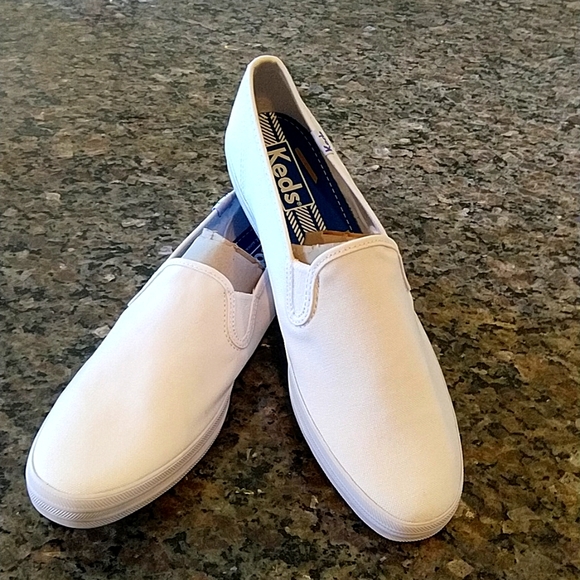 Keds Shoes - NWOT Keds White Boat Canvas Shoes Size 9S
